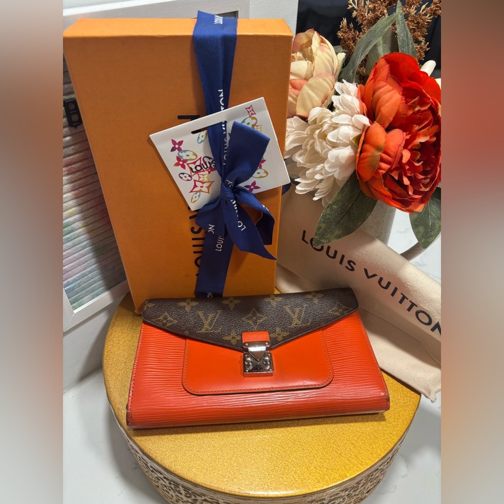 Authentic Louis Vuitton Orange and Brown Wallet 🧡🟤